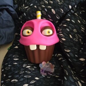 Five Nights at Freddy's 2 - Cupcake Drink Holder - AMC Exclusive